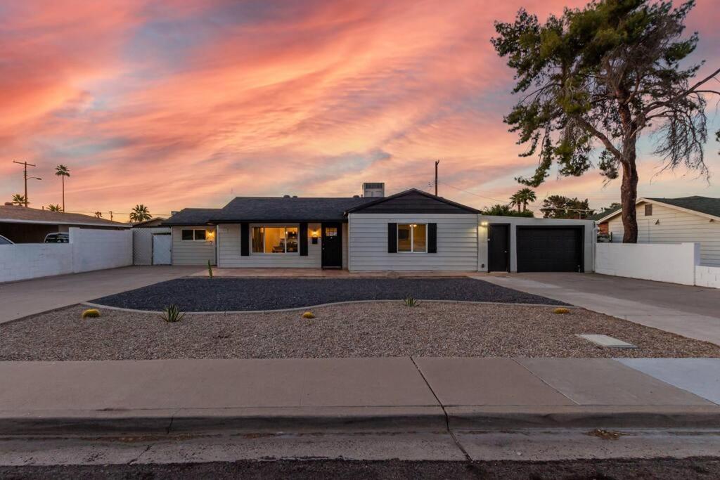 New Midtown Modern Studio With Backyard Финикс Екстериор снимка