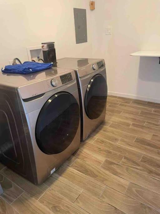 New Midtown Modern Studio With Backyard Финикс Екстериор снимка