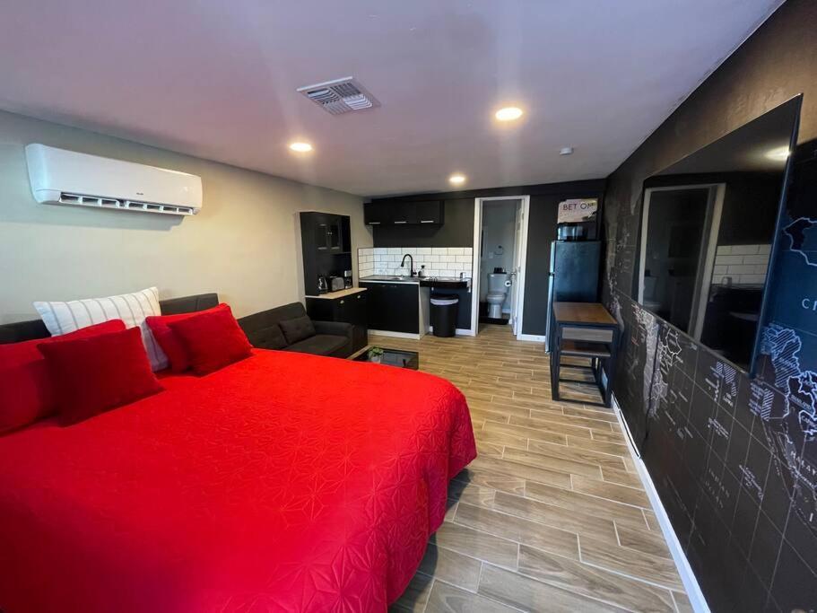New Midtown Modern Studio With Backyard Финикс Екстериор снимка