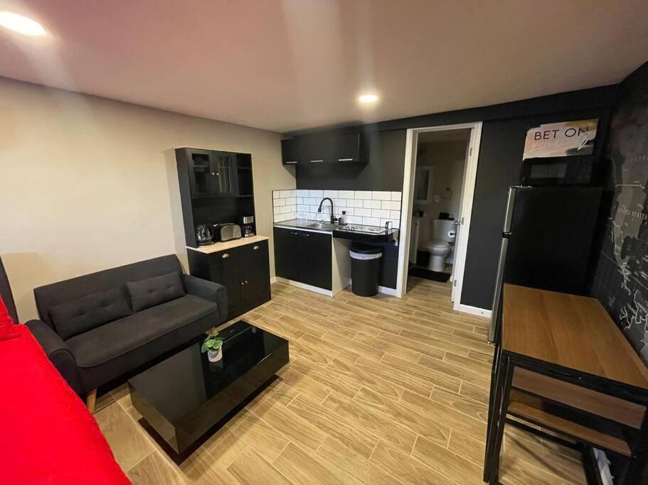 New Midtown Modern Studio With Backyard Финикс Екстериор снимка