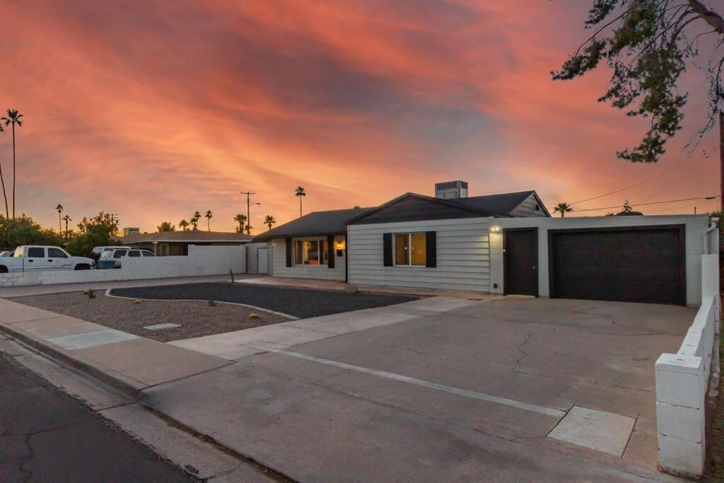 New Midtown Modern Studio With Backyard Финикс Екстериор снимка