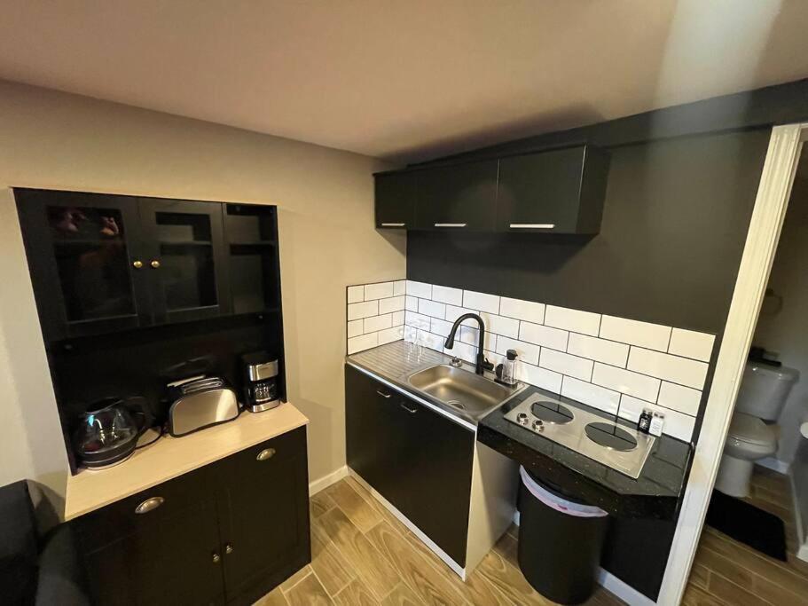 New Midtown Modern Studio With Backyard Финикс Екстериор снимка
